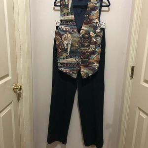 Black cuffed pants with tapestry vest